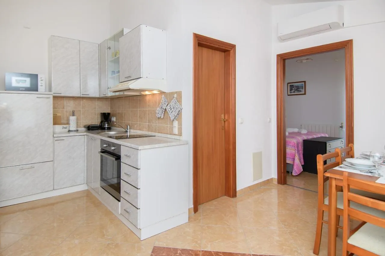 Apartments Flora Rosini